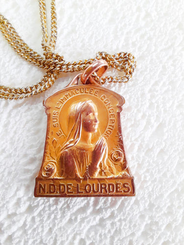 Our Lady of Lourdes Medal, French FIX, Circa 1890, 22 Carat Rolled Gold, 2.5 x 2 cm with Gold Plated Chain, 6.1 grams, Excellent Condition