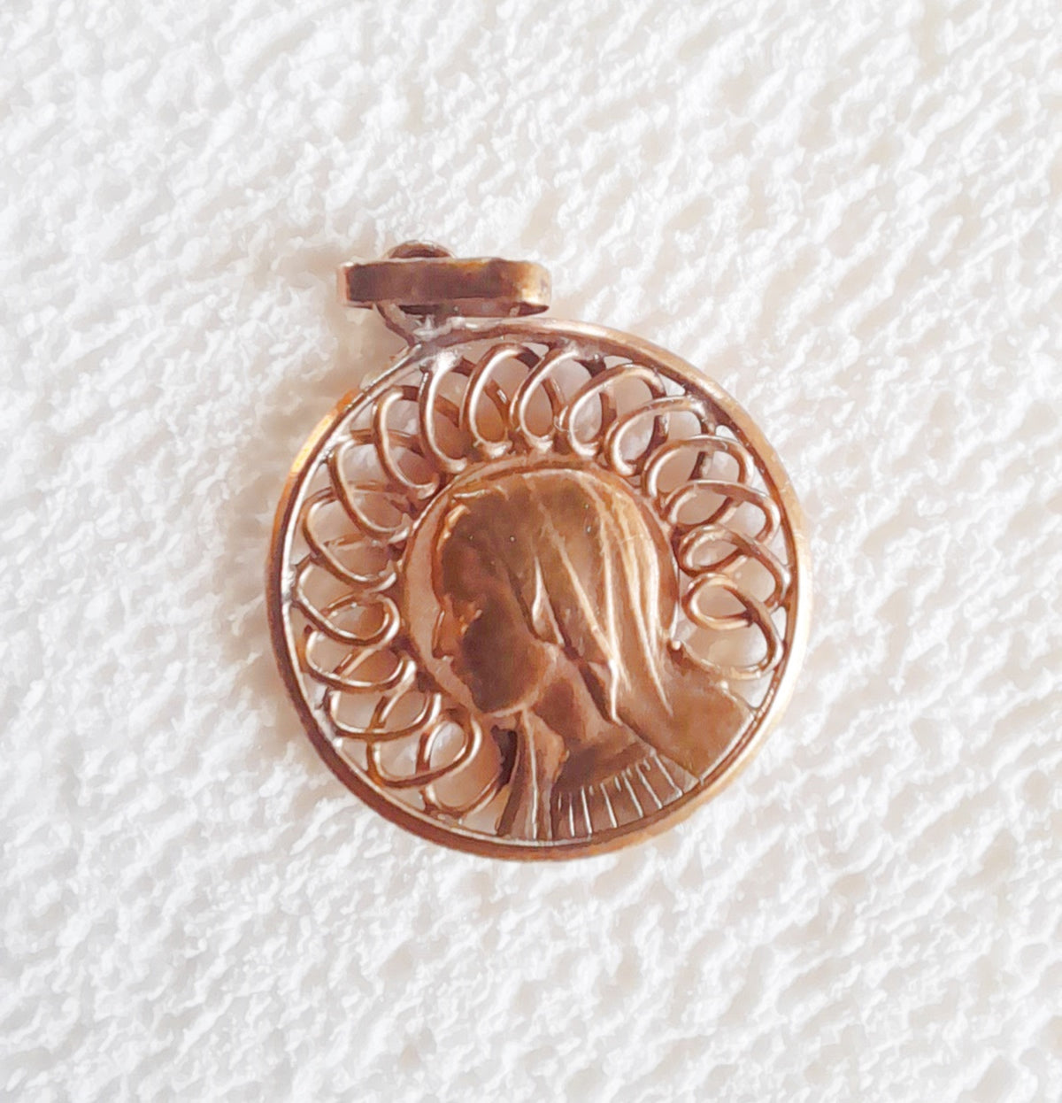Colgante vintage de la Virgen María, plata chapada en oro de 22 quilates, c. 1930