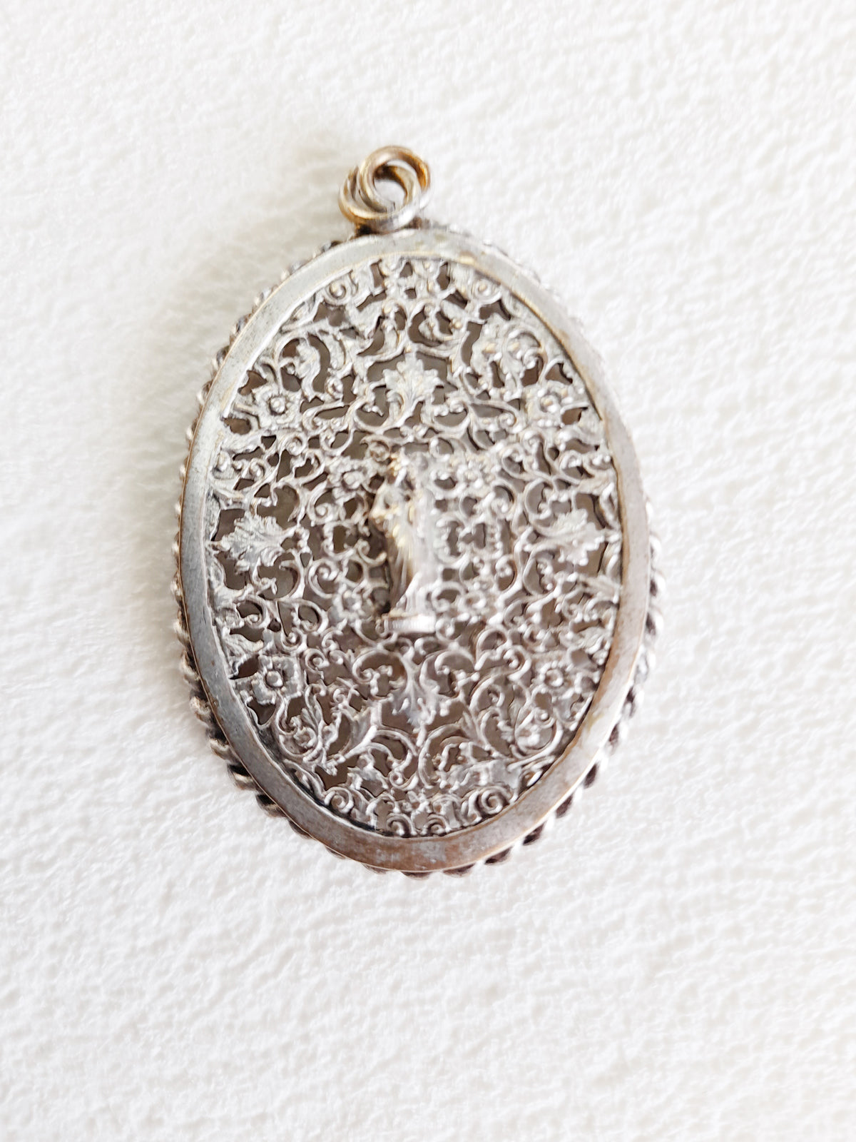 Pendentif Médaille Antique, Notre-Dame de Sion, Cuivre Plaqué Argent, 5 x 3,5 Centimètres, Circa 1920