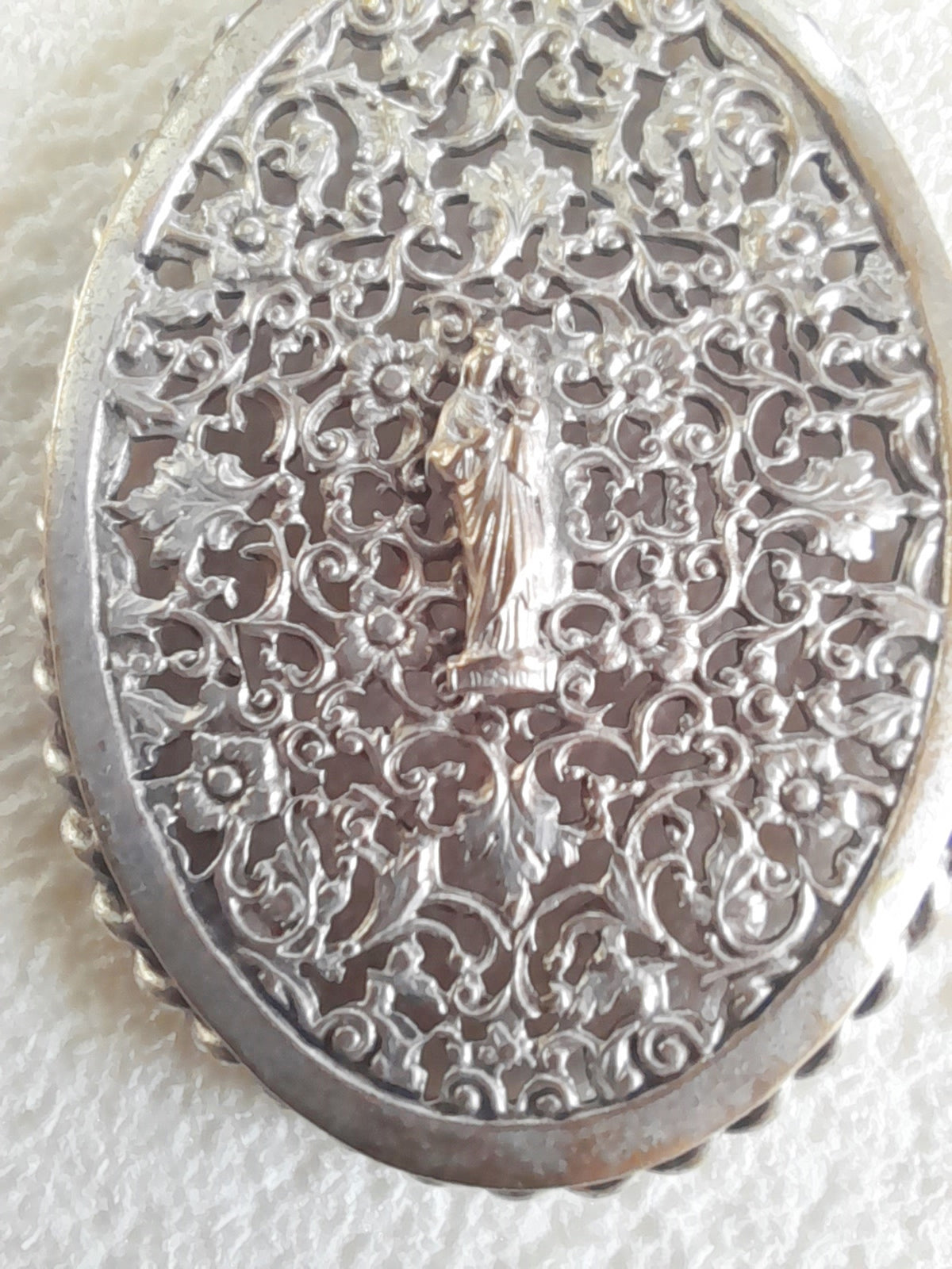 Pendentif Médaille Antique, Notre-Dame de Sion, Cuivre Plaqué Argent, 5 x 3,5 Centimètres, Circa 1920