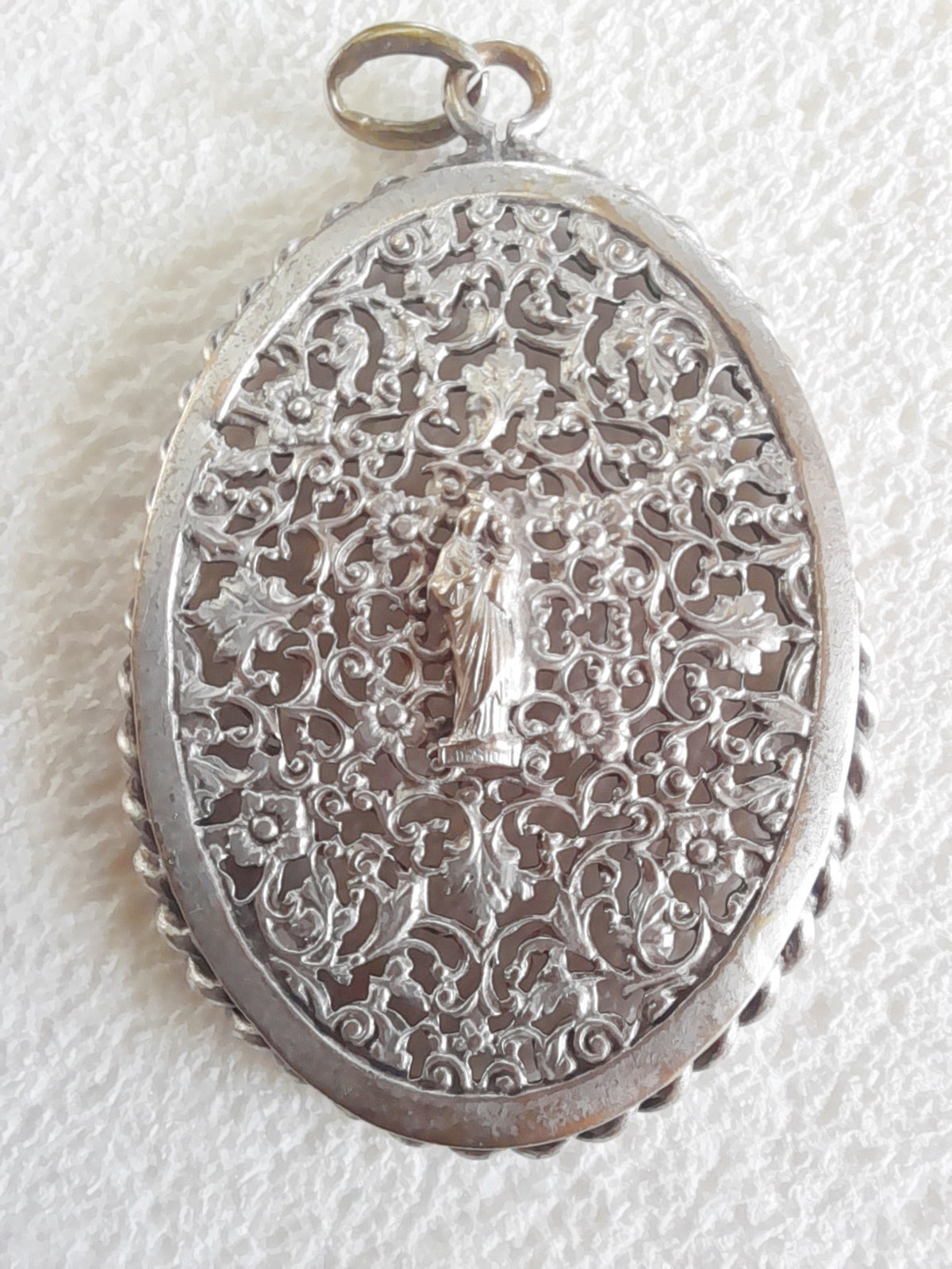 Pendentif Médaille Antique, Notre-Dame de Sion, Cuivre Plaqué Argent, 5 x 3,5 Centimètres, Circa 1920