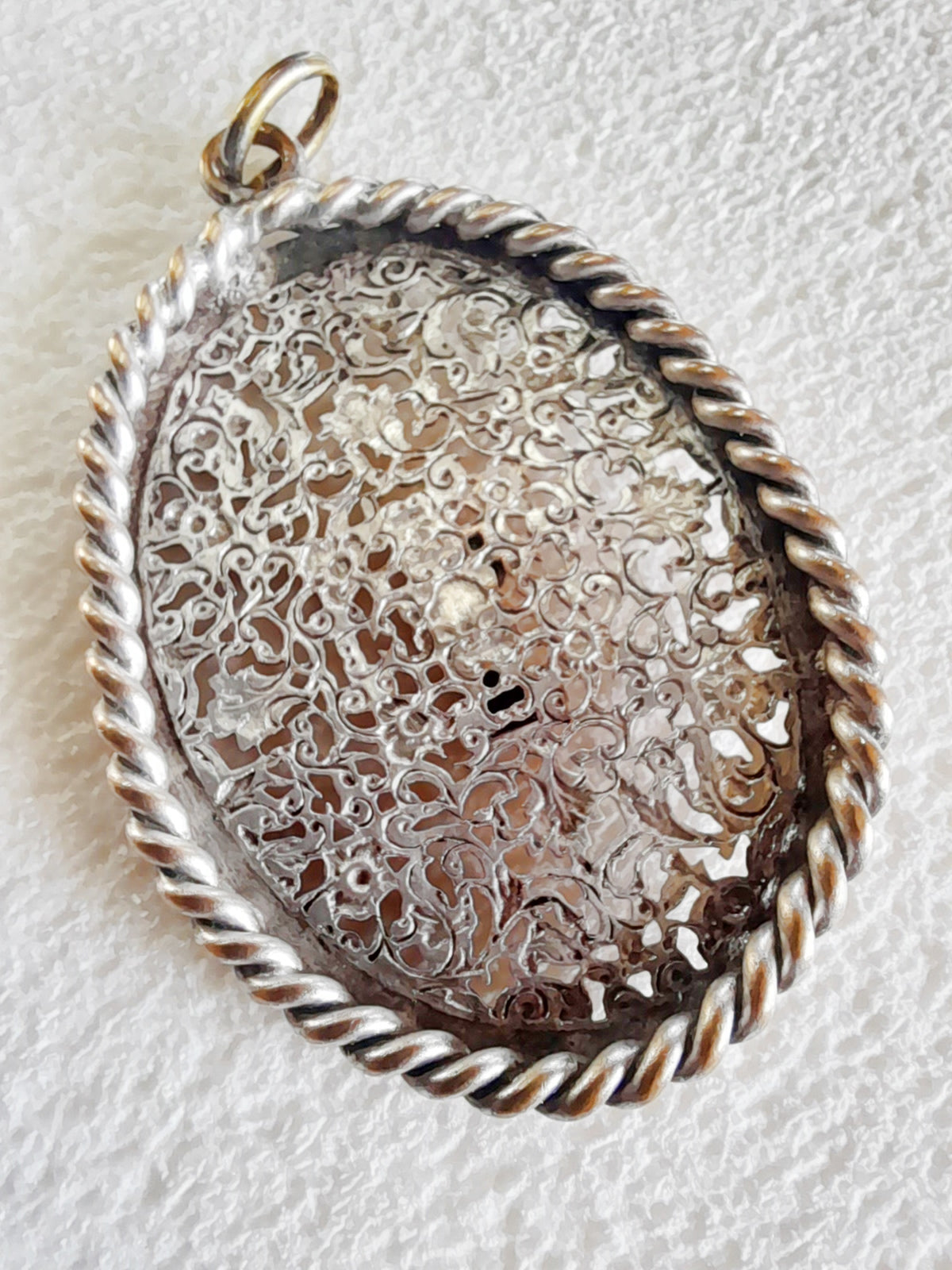 Pendentif Médaille Antique, Notre-Dame de Sion, Cuivre Plaqué Argent, 5 x 3,5 Centimètres, Circa 1920