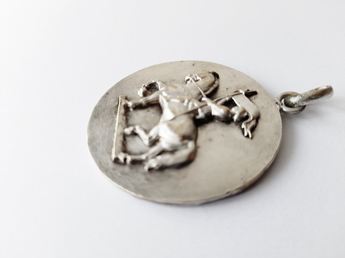 Jeanne d'Arc Großer Anhänger Medaille aus versilberter Bronze, 500. Jahrestag der Belagerung von Orléans, ca. 1929, 4 cm Durchmesser, Präsentationsbox