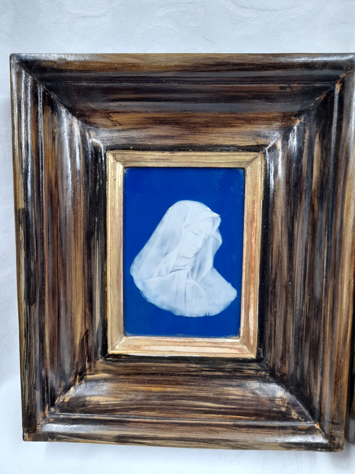 Unsere Liebe Frau von der Immerwährenden Trauer und Die Passion Christi von Marcel Chaufriasse, Pate-Sur-Pate-Plaketten, seltenes signiertes Paar