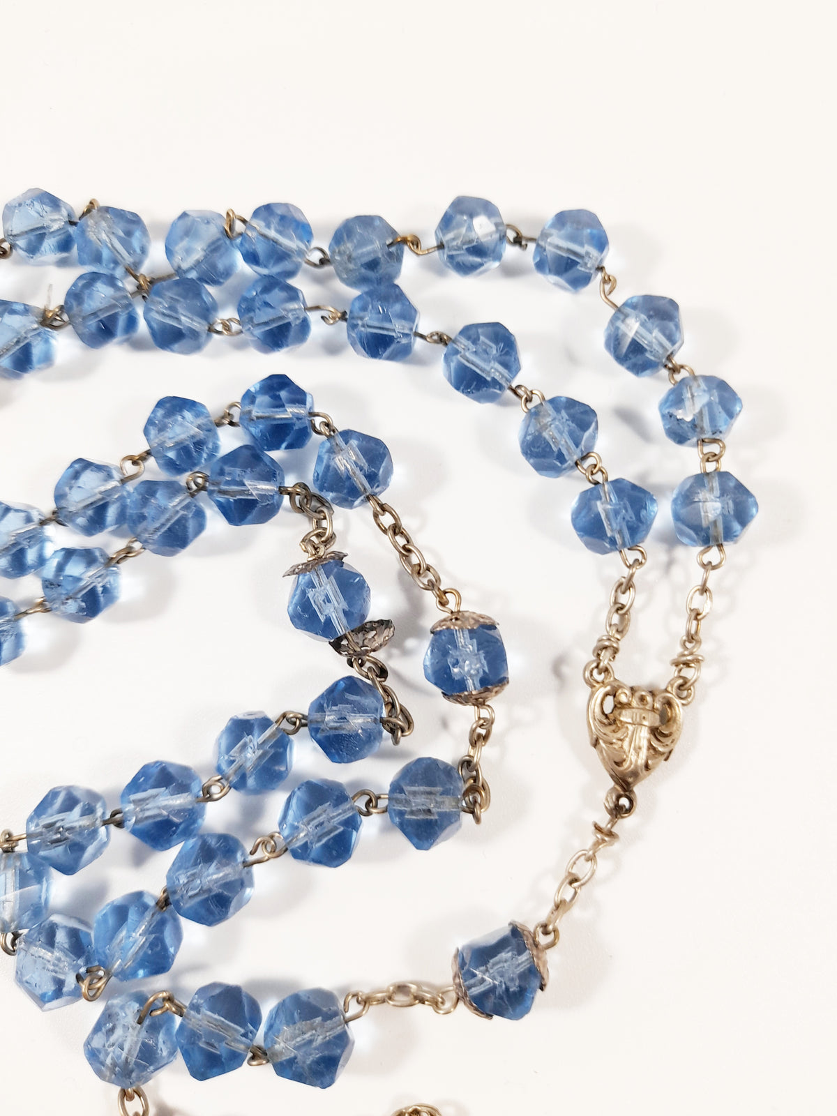 Antiguo rosario francés de la Fe, la Esperanza y la Caridad, cristal azul y plata, c. 1890