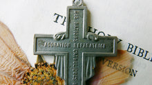 Load image into Gallery viewer, Antique Veronica's Veil Holy Face of Jesus Cross, Penin of Lyon 1880s Very Rare, Beautiful Condition, 8x 5 Centimetres