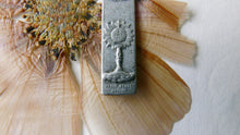 Load image into Gallery viewer, Antique Veronica's Veil Holy Face of Jesus Cross, Penin of Lyon 1880s Very Rare, Beautiful Condition, 8x 5 Centimetres