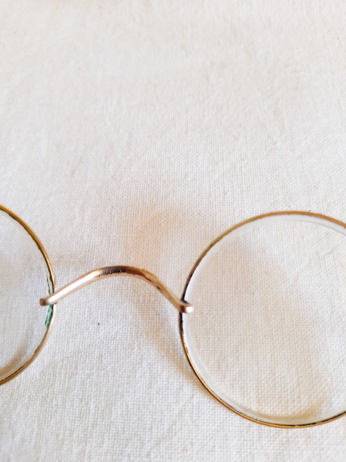Gafas francesas antiguas con montura de alambre chapada en oro, Rouzier de Tarbes, estuche original, c. 1890