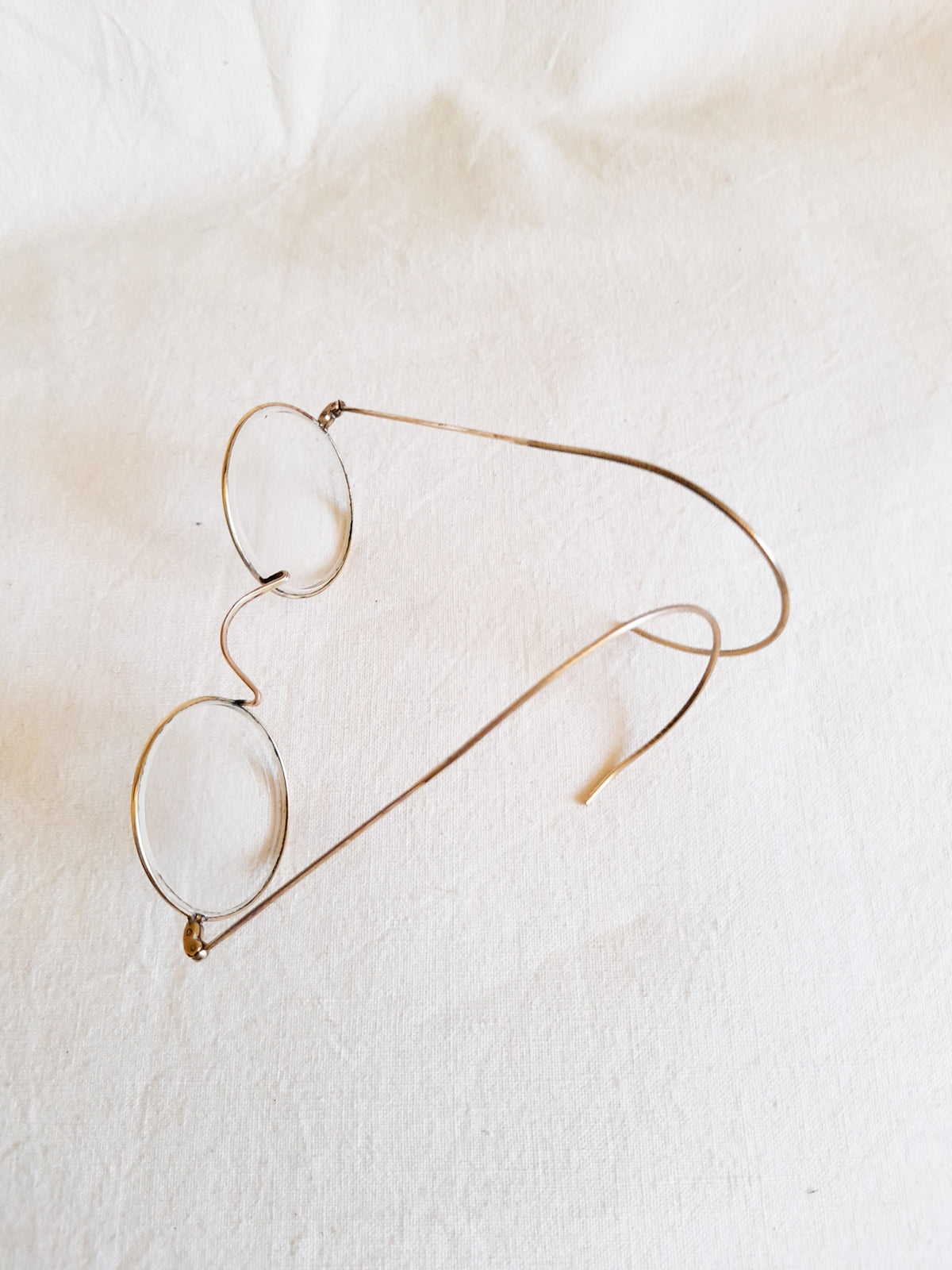 Gafas francesas antiguas con montura de alambre chapada en oro, Rouzier de Tarbes, estuche original, c. 1890