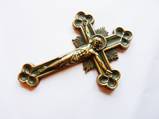 Croce da parete francese in bronzo in stile Max Le Verrier, 19 × 14,5 cm, c. 1930