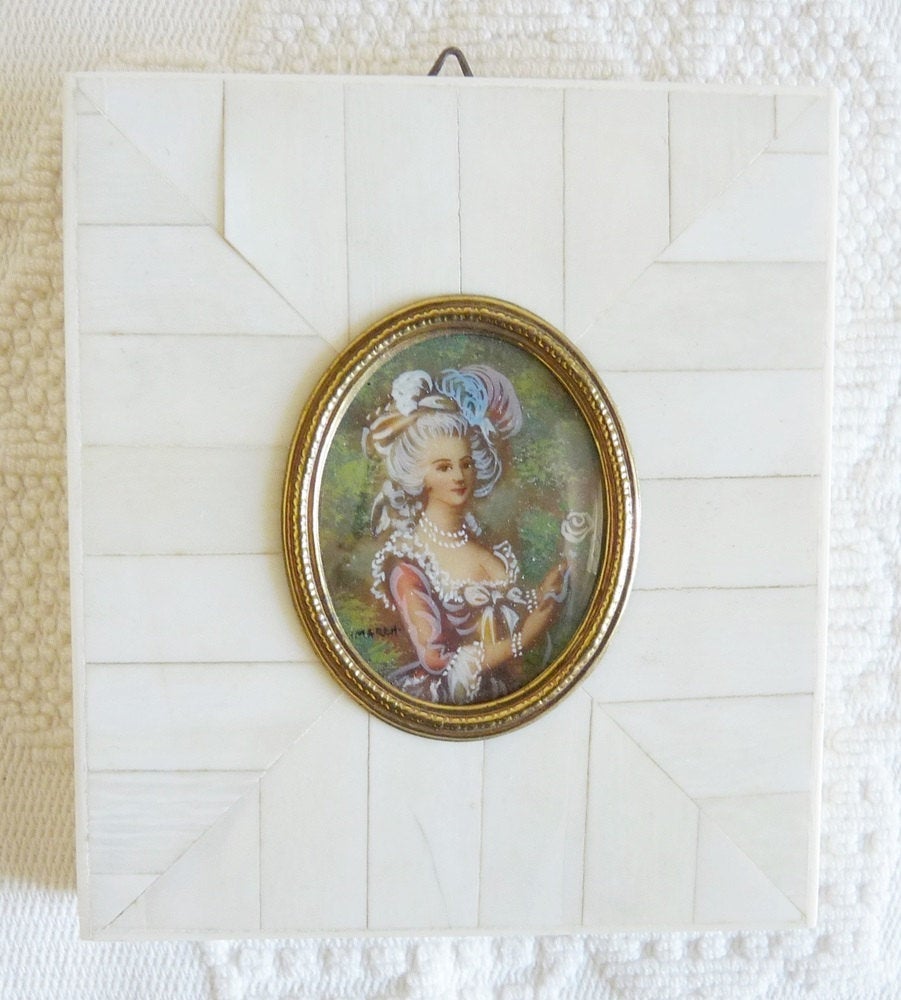 Pintura en miniatura antigua sobre marfil con marco de marfil, c. 1910