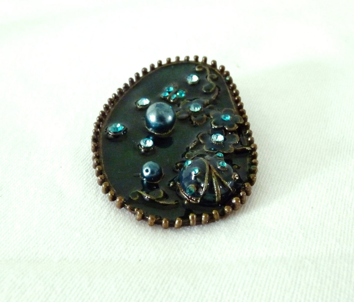 Colgante francés vintage de bronce, esmalte verde y vidrio azul, c. 1920