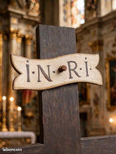Charger l'image dans la galerie, Stunning Church Cross with Hand Carved and Hand Painted Corpus Christi. 77x31 cm in Excellent Condition Circa 1860