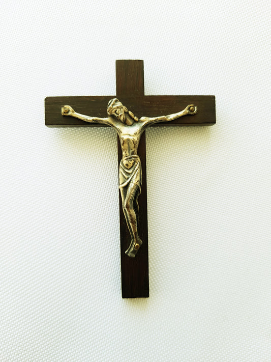 Crusifijo francés antiguo de ébano, estilo Dominique Piechaud, c. 1950