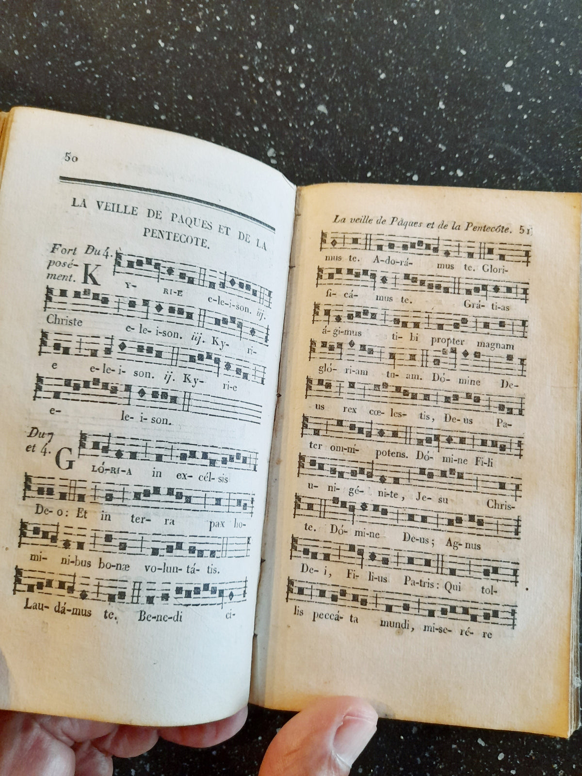 Antico libro di inni francesi in latino, rilegato in pelle, 406 pagine, 1819