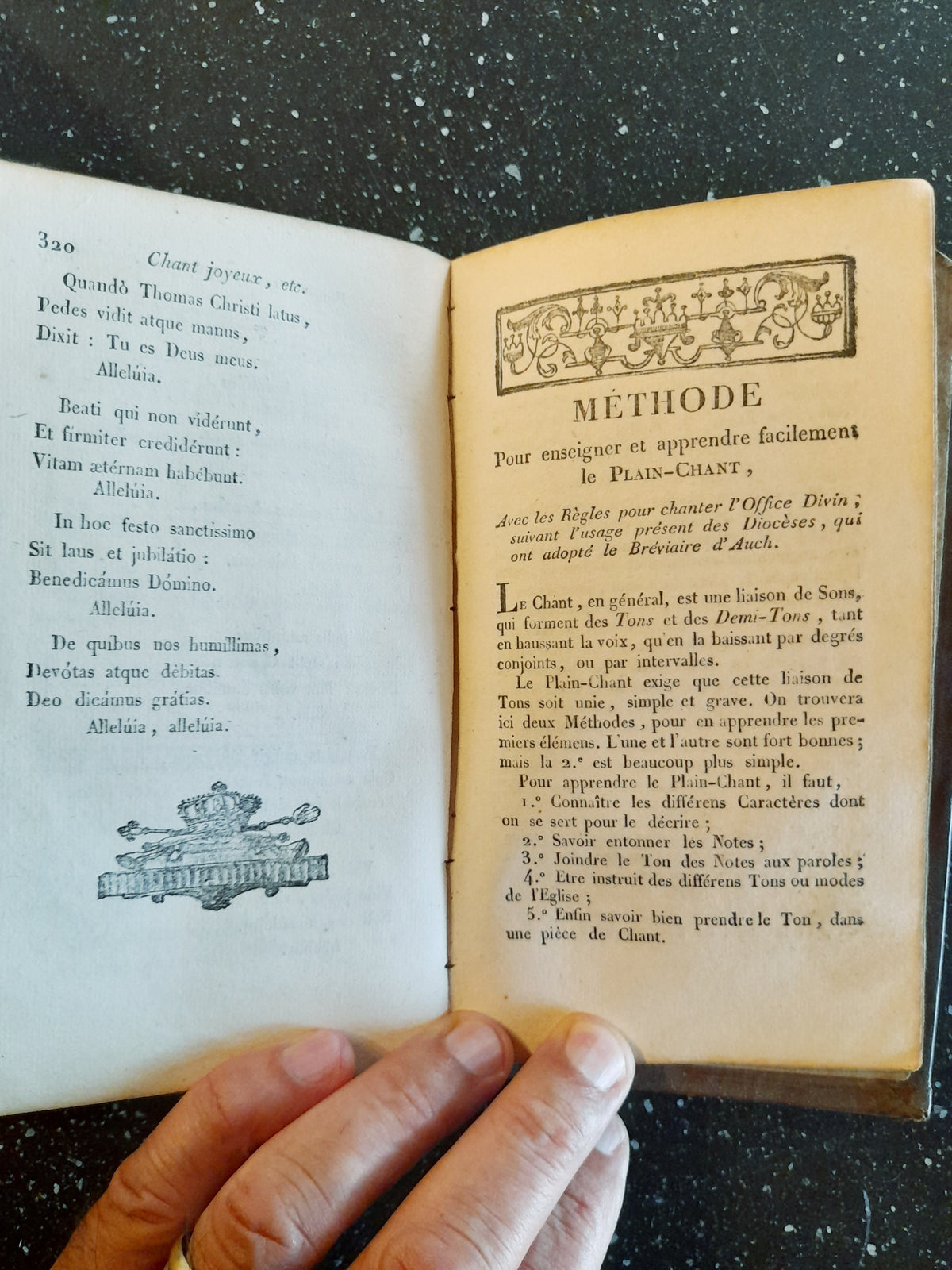 Antico libro di inni francesi in latino, rilegato in pelle, 406 pagine, 1819
