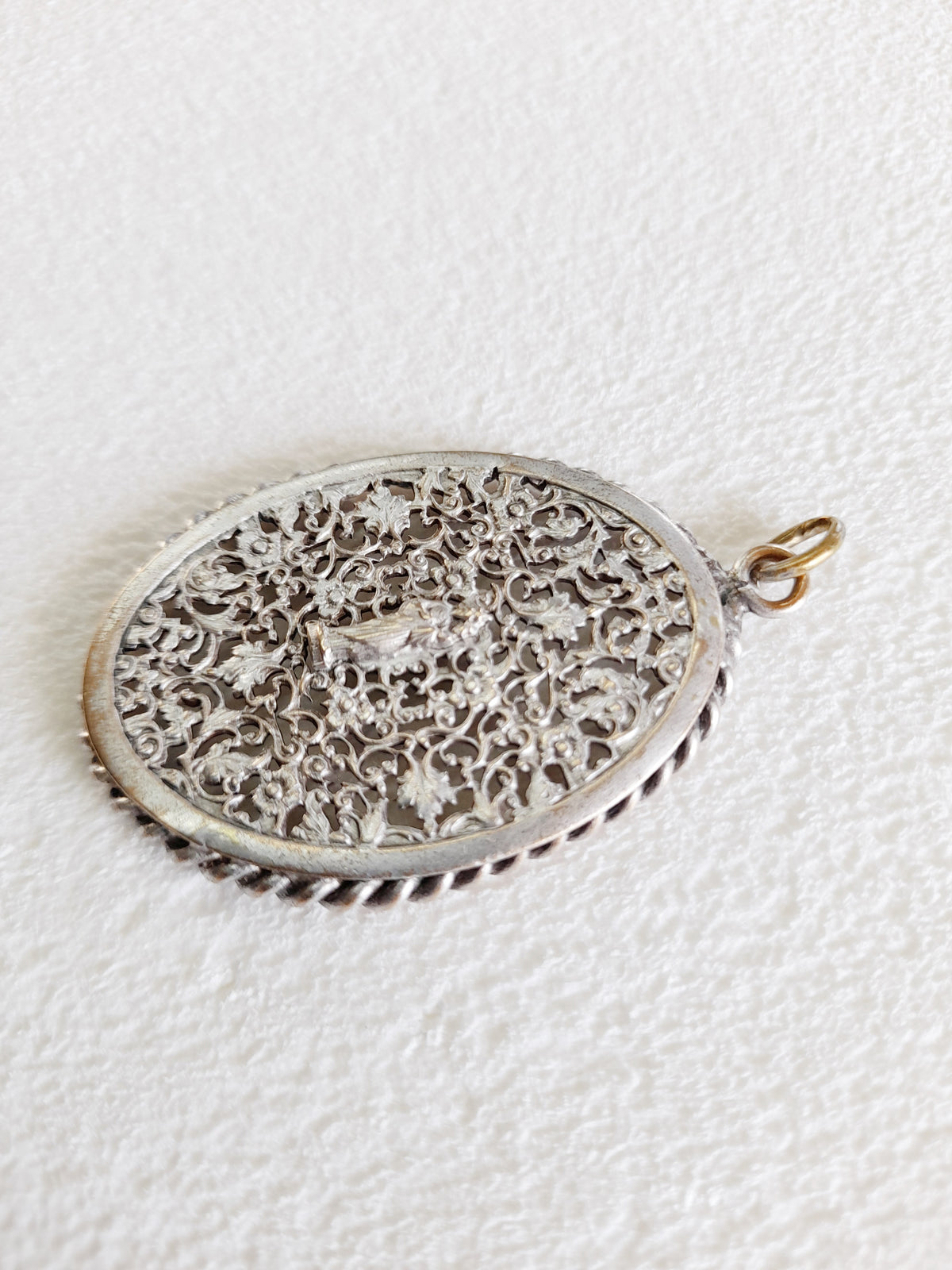 Pendentif Médaille Antique, Notre-Dame de Sion, Cuivre Plaqué Argent, 5 x 3,5 Centimètres, Circa 1920