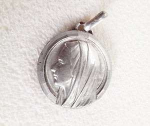 Silver Lourdes Medal By Jean Blanche of Paris Circa 1880, 3 centimetres Diameter, 8 grams