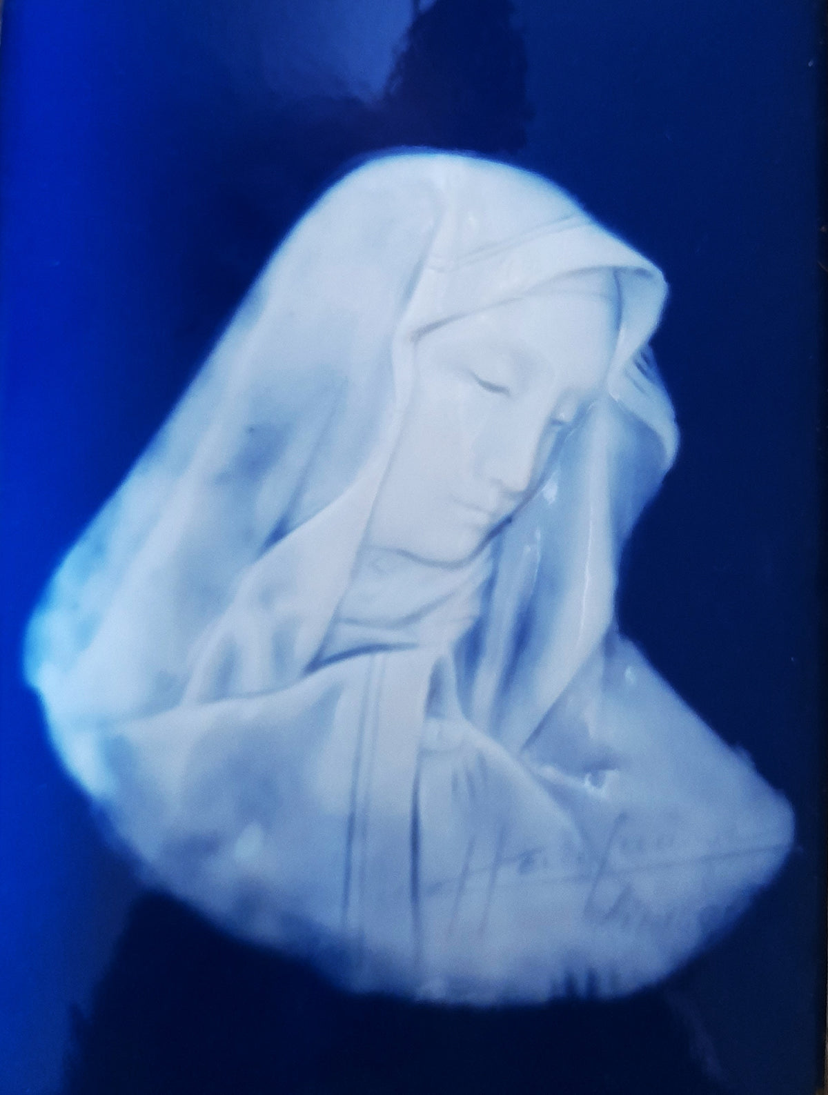 Unsere Liebe Frau von der Immerwährenden Trauer und Die Passion Christi von Marcel Chaufriasse, Pate-Sur-Pate-Plaketten, seltenes signiertes Paar