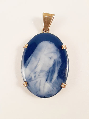 Our Lady Of Perpetual Sorrow Pendant by Marcel Chaufriasse, Very Rare, 3x2x0.4 cm, Gold Plated Silver Frame, Beautiful Condition