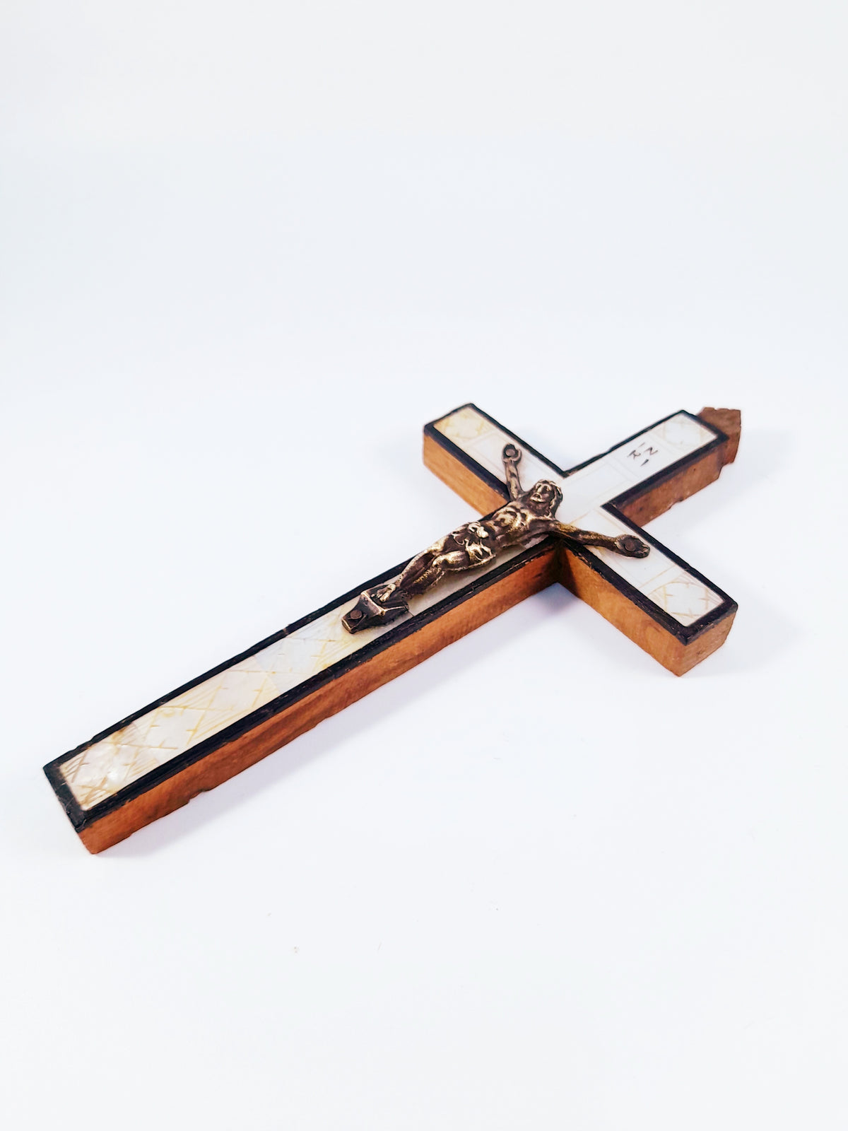 Antico Crocifisso di Gerusalemme in Legno d'Olivo, Intarsio in Madreperla, 14 × 6,5 cm, XIX Secolo