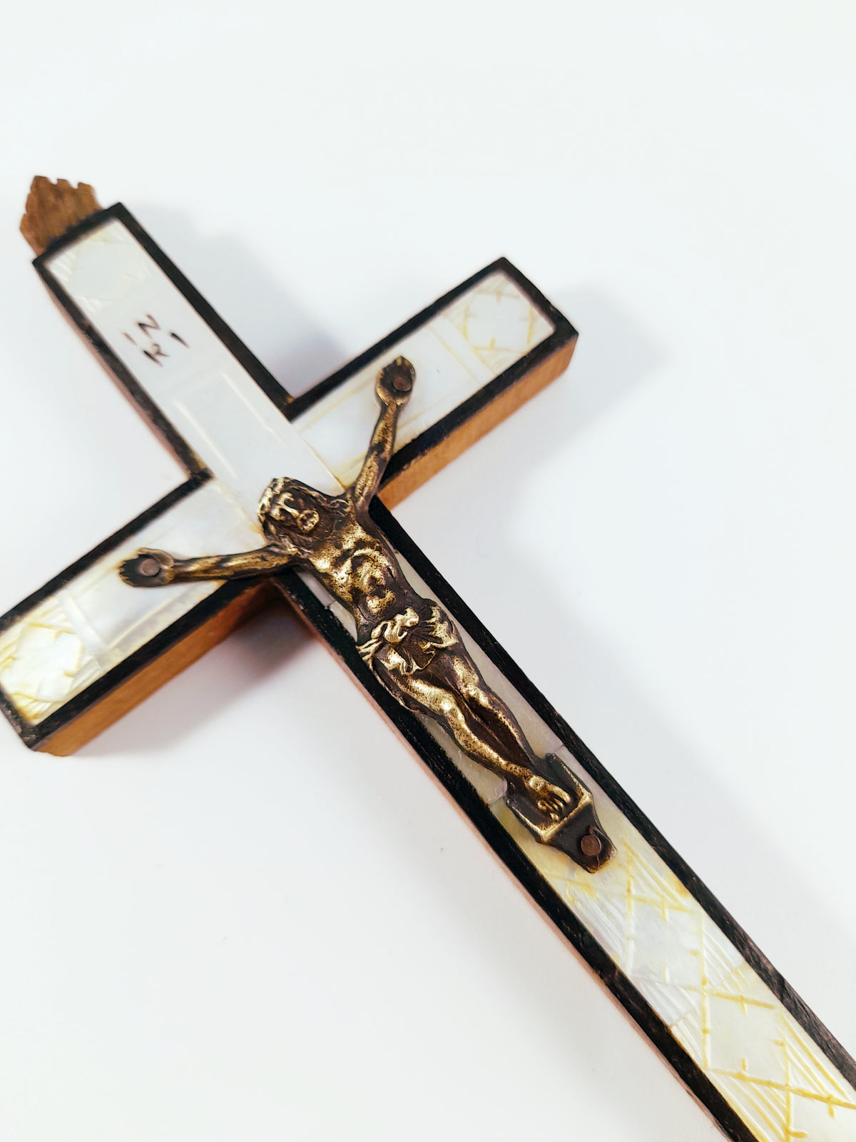 Antico Crocifisso di Gerusalemme in Legno d'Olivo, Intarsio in Madreperla, 14 × 6,5 cm, XIX Secolo