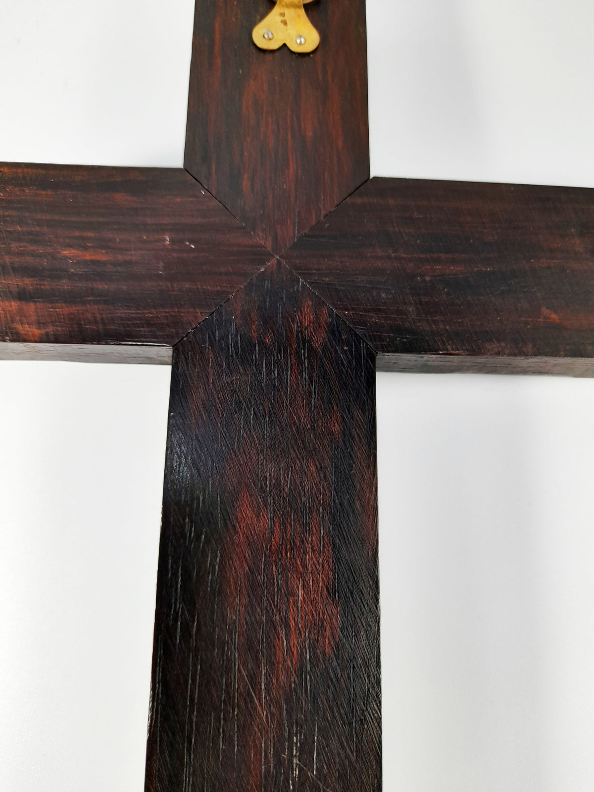 Antico crocifisso di Lourdes in ebano con cappella e intarsi in bronzo, 25 × 13 cm, c. 1890