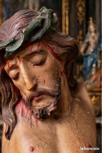 Charger l'image dans la galerie, Stunning Church Cross with Hand Carved and Hand Painted Corpus Christi. 77x31 cm in Excellent Condition Circa 1860