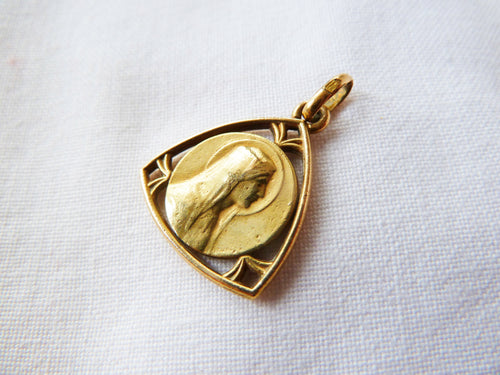 Virgin Mary Medal, 22 carat Rolled Gold, French by FIX, Circa 1910, 1.8x1.8 cm