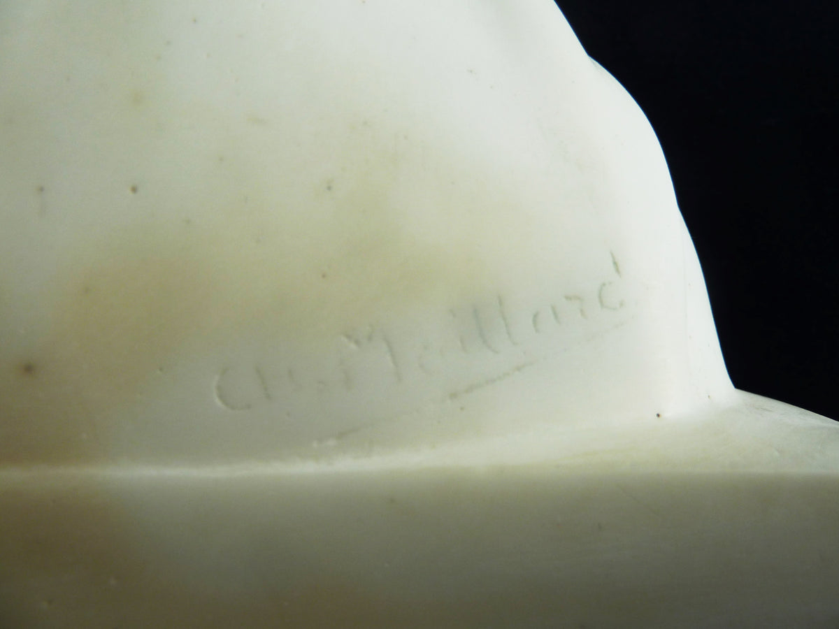 Busto di Nostra Signora di Lourdes di C. Maillard, marmo e gesso, 21 cm