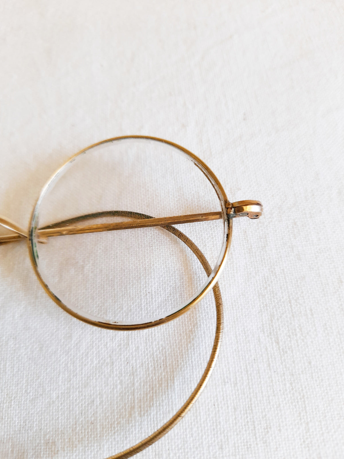 Gafas francesas antiguas con montura de alambre chapada en oro, Rouzier de Tarbes, estuche original, c. 1890