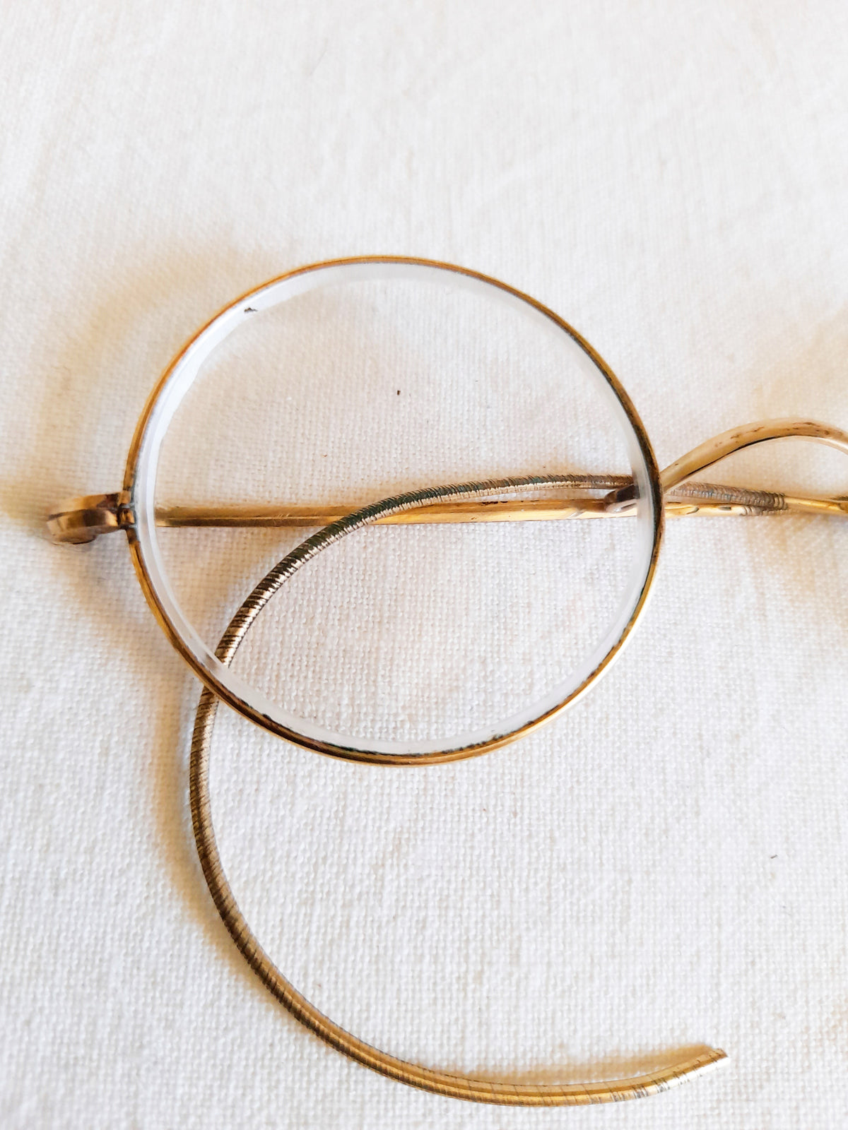 Gafas francesas antiguas con montura de alambre chapada en oro, Rouzier de Tarbes, estuche original, c. 1890