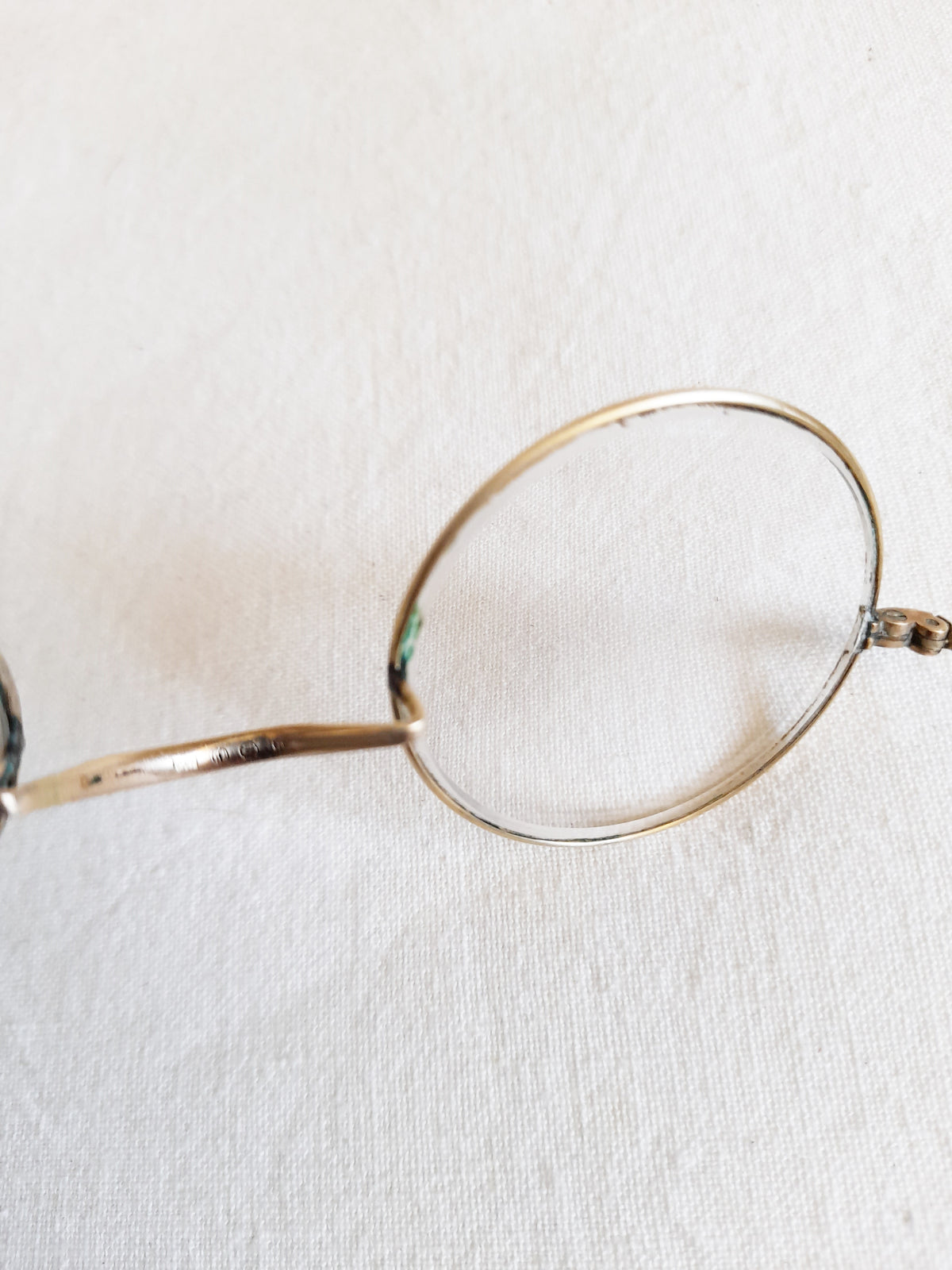 Gafas francesas antiguas con montura de alambre chapada en oro, Rouzier de Tarbes, estuche original, c. 1890