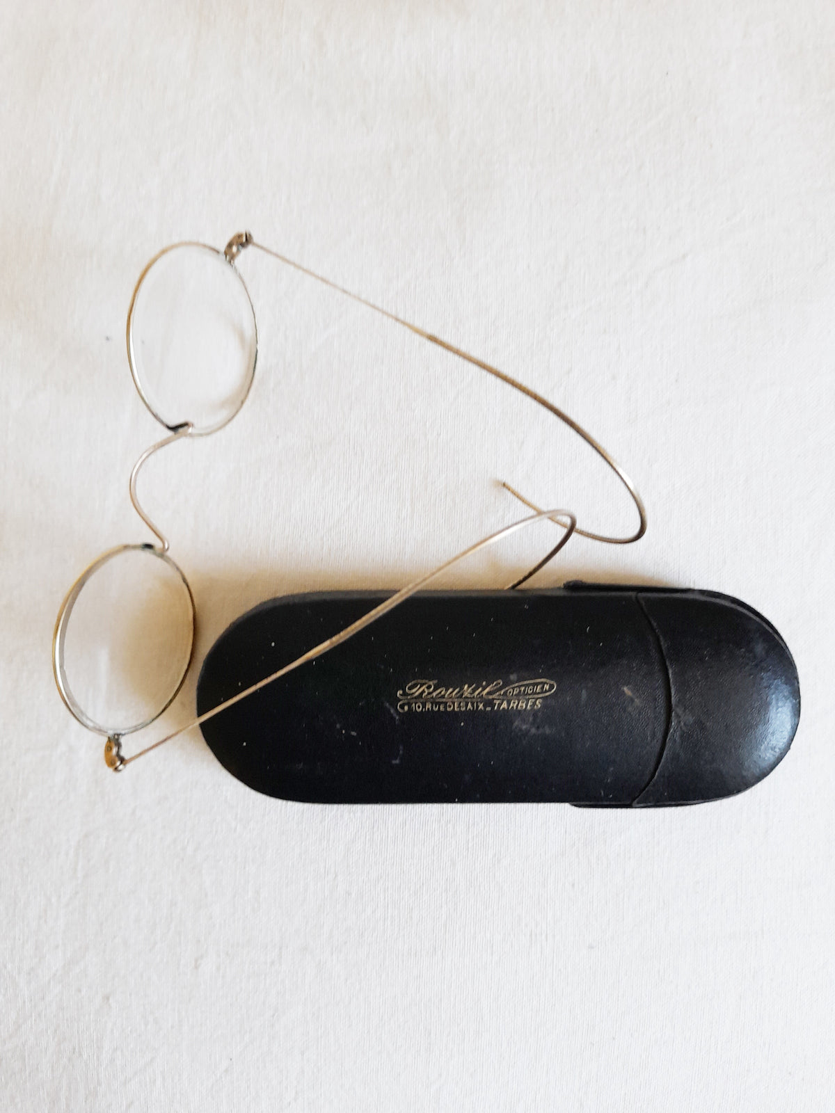 Gafas francesas antiguas con montura de alambre chapada en oro, Rouzier de Tarbes, estuche original, c. 1890