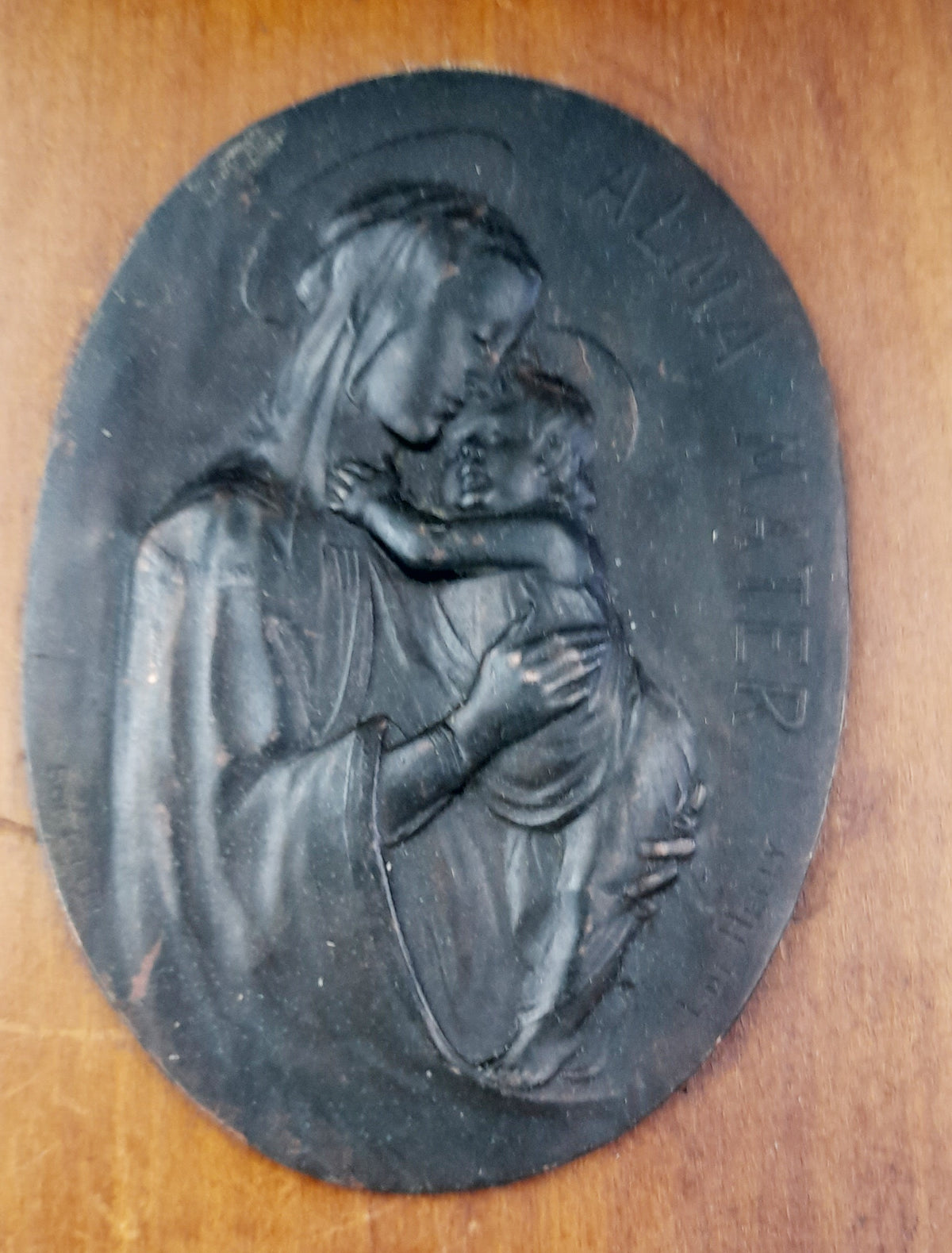Antigua placa de bronce de la Virgen y el Niño, según Botticelli, firmada L de Helley, c. 1890