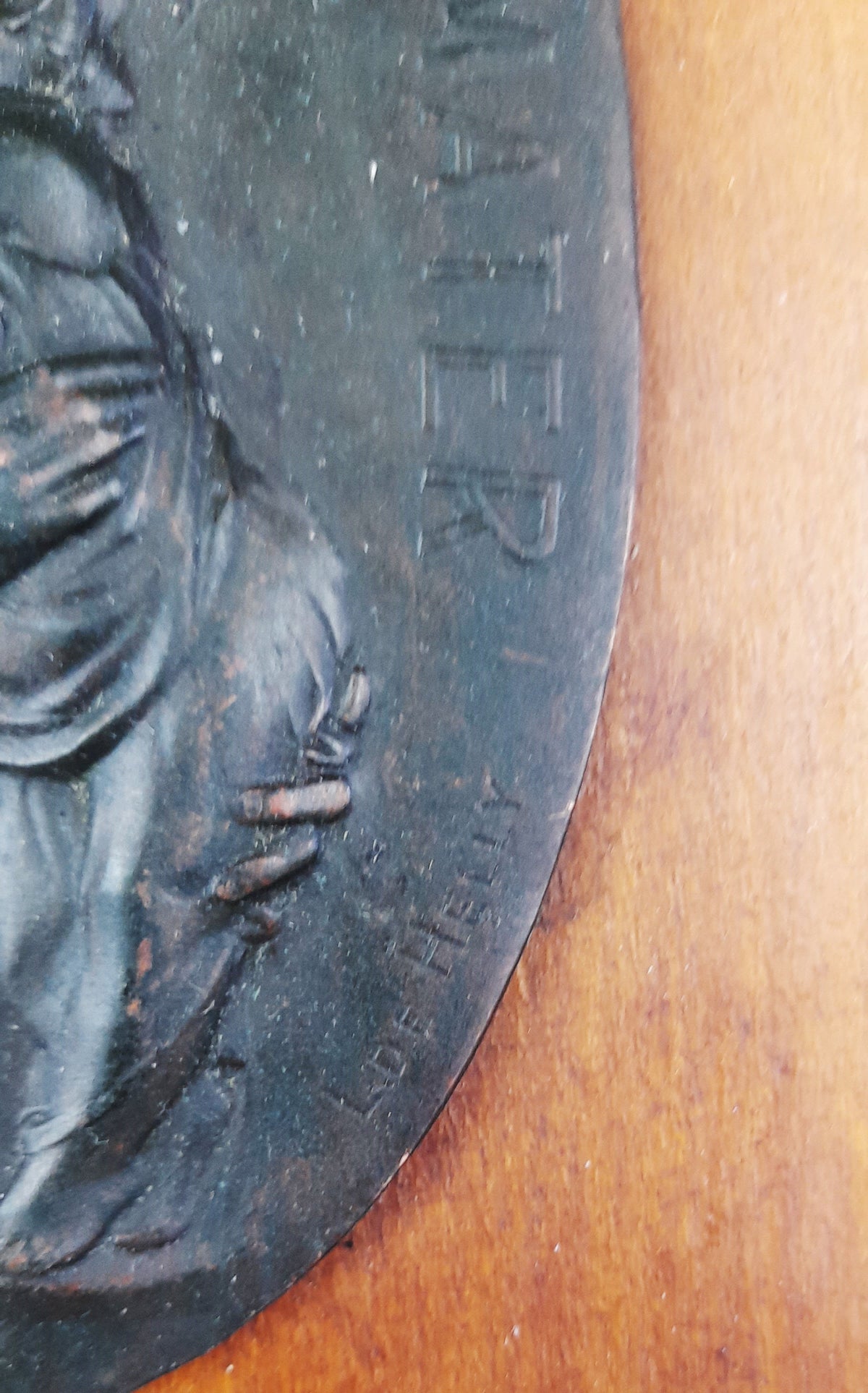 Antigua placa de bronce de la Virgen y el Niño, según Botticelli, firmada L de Helley, c. 1890