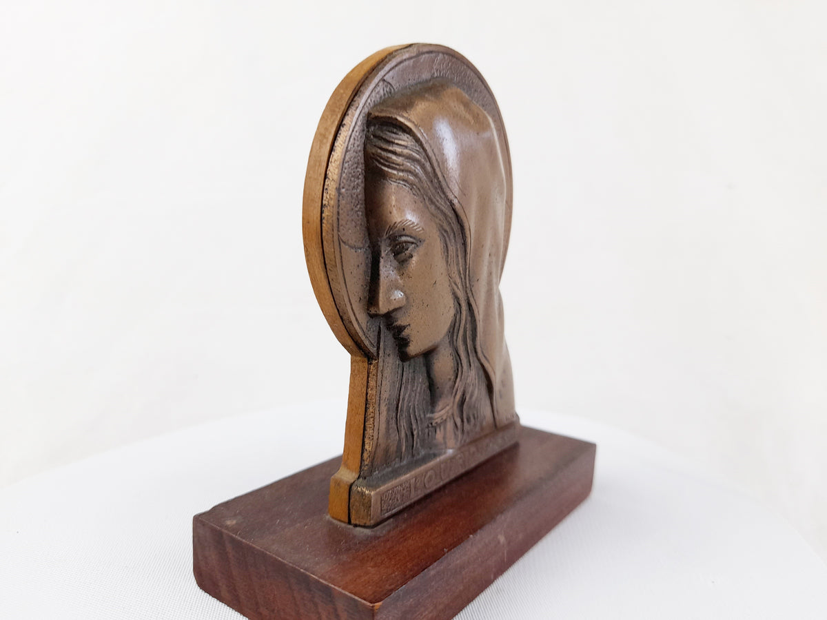 Art déco, Matka Boża Lourdzka, brąz, oznaczenie Lojou, drewniana podstawa, ok. 1930 r.