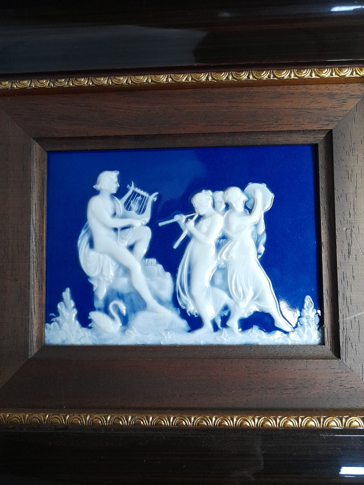 Coppia di placche Limoges Pâte-sur-Pâte di Marcel Chaufriasse, cornici dorate