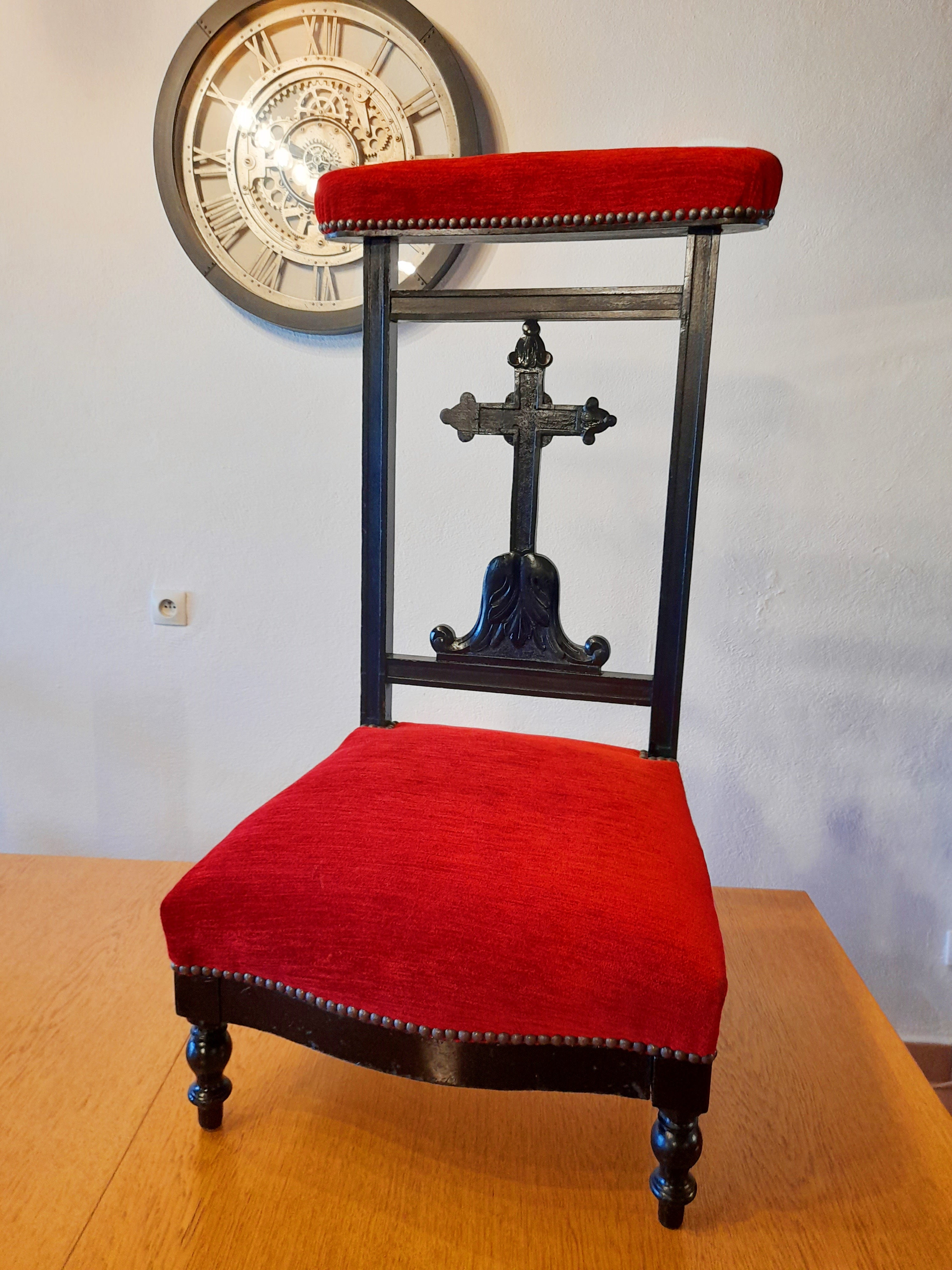 Antique kneeling prayer online chair