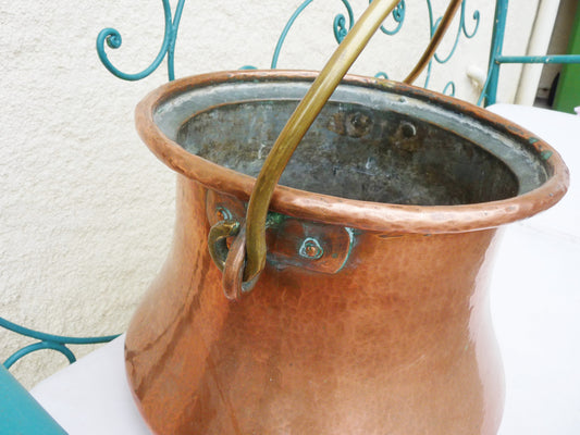 Antique French Handmade Copper Pot, Château Roque Provenance, 35 cm Base, c. 1850