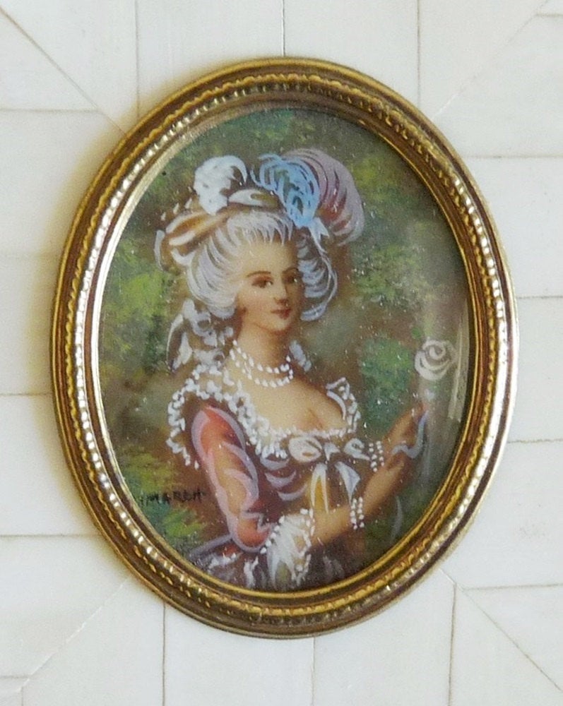 Pintura en miniatura antigua sobre marfil con marco de marfil, c. 1910